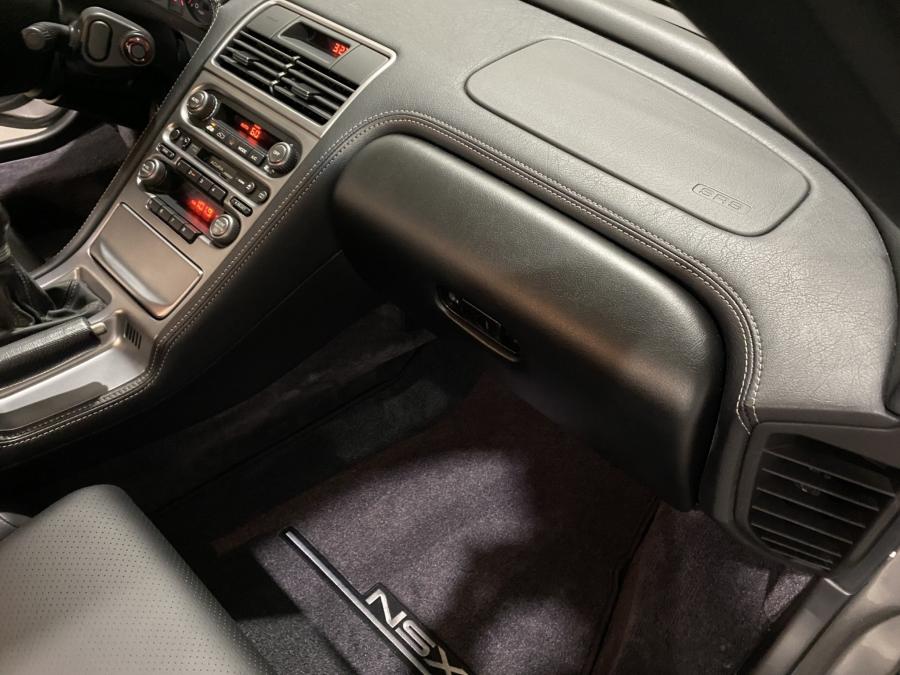 Интерьер Acura NSX-T 2004 года  (фото 85 из 121)